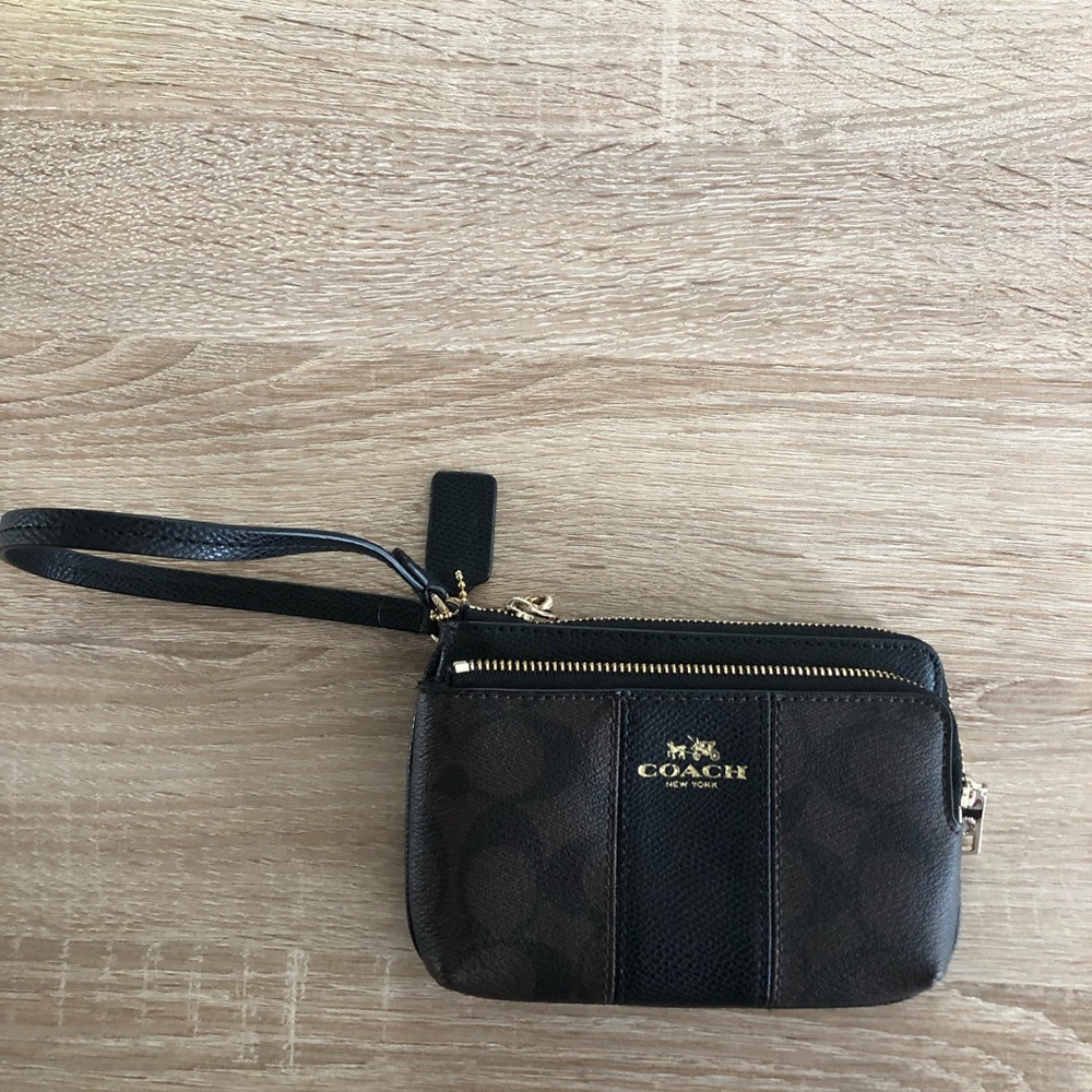 Coach wristlet wallet— NEVER USED!!